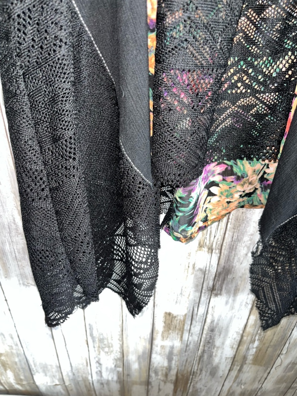 Gimmicks Boho Tunic Top Medium Black Lace Crochet Floral Sheer Asymmetrical Hem - Picture 6 of 6